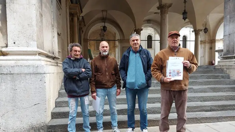 I rappresentanti di Unione Popolare al deposito della lista - © www.giornaledibrescia.it