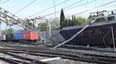 Il treno merci deragliato a Firenze - Foto Ansa © www.giornaledibrescia.it