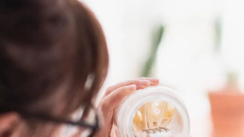 Giulia Maria Bielli alle prese con il suo prezioso lievito madre