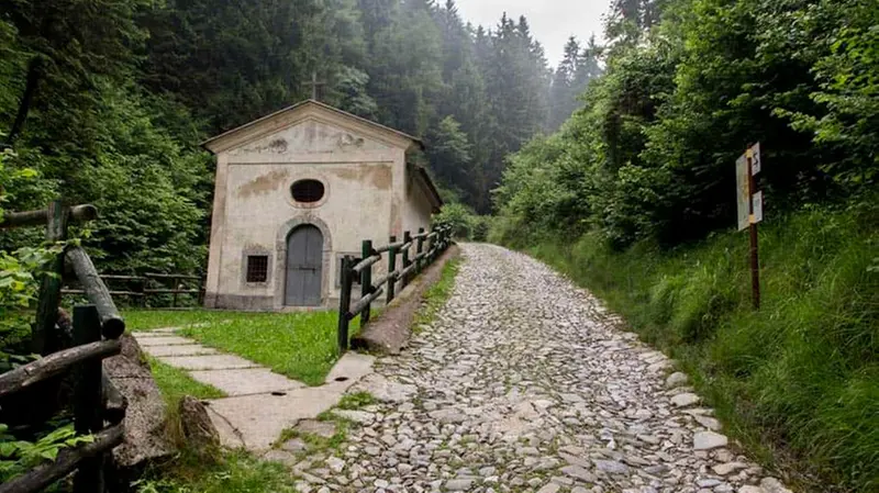 La Chiesetta del Disgiolo a Zone