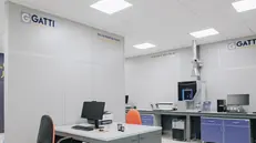 Nel laboratorio presente anche uno spettrometro a emissione ottica - © www.giornaledibrescia.it