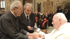 Giuseppe Camadini con Giovanni Paolo II e Paul Ricoeur -  © www.giornaledibrescia.it