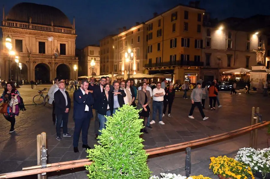 Elly Schlein omaggia la stele dei caduti di piazza Loggia
