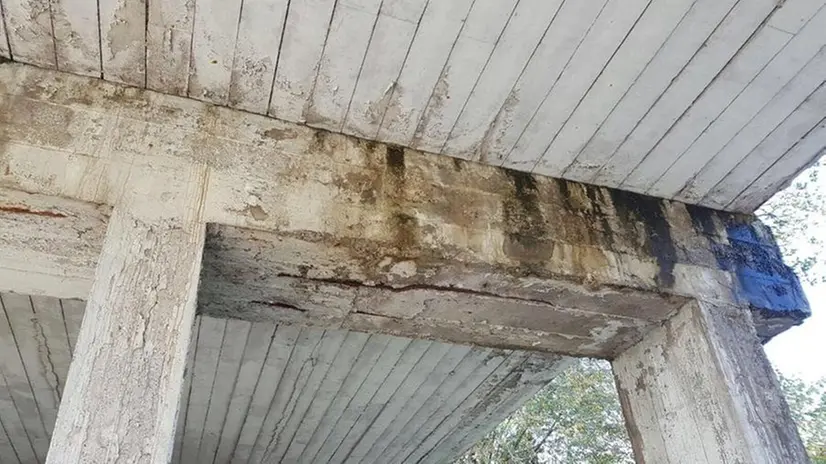 La situazione pre-consolidamento del ponte di Manerbio (foto archivio)