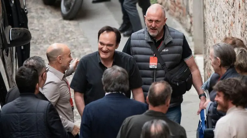 Quentin Tarantino sul retro del teatro Grande a Brescia - Foto New Reporter Papetti © www.giornaledibrescia.it