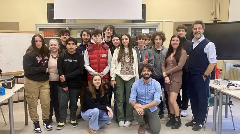 Team Gem è la squadra in gara, che raccoglie ragazzi dalla prima alla quinta classe