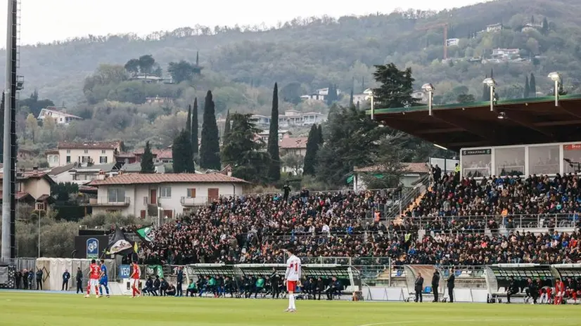 Uno dei settori dello stadio Turina che verrà probabilmente ingrandito - Foto New Reporter © www.giornaledibrescia.it