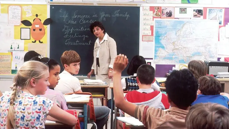 Una classe con bambini originari di diversi Paesi