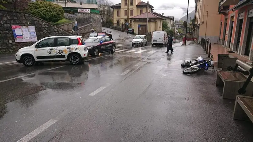 L'auto e la moto coinvolte nello scontro © www.giornaledibrescia.it