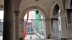 Il tricolore a Palazzo Loggia - © www.giornaledibrescia.it