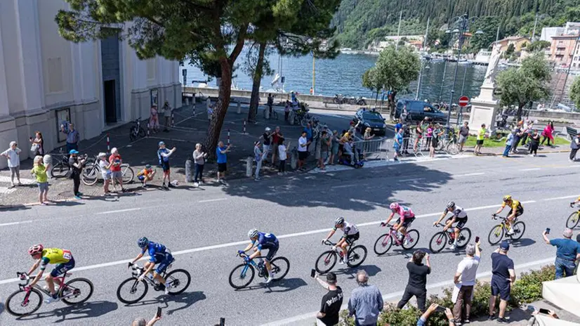 Il passaggio del Giro d'Italia a Toscolano Maderno