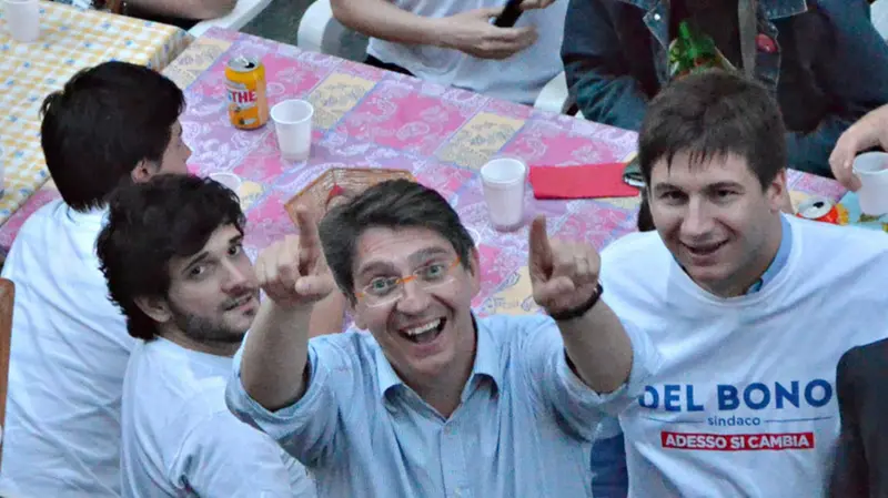 Emilio Del Bono festeggia l'elezione a sindaco nel giugno 2013 © www.giornaledibrescia.it