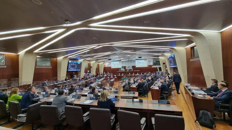 Il nuovo Consiglio regionale della Lombardia in aula per la prima seduta