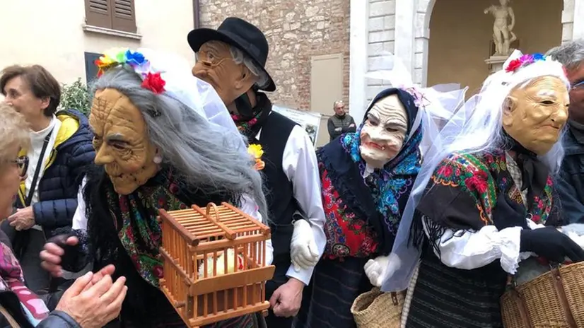 Le maschere del Carnevale di Bagolino e Livemmo in piazza del Foro