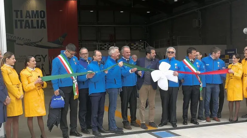 L'inaugurazione a Orio di due hangar Ryanair