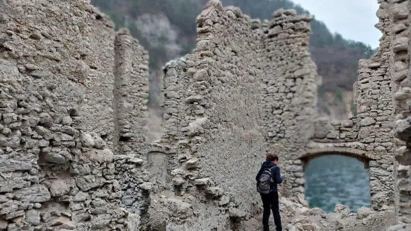 L'ex dogana riemerge dalla diga di Valvestino