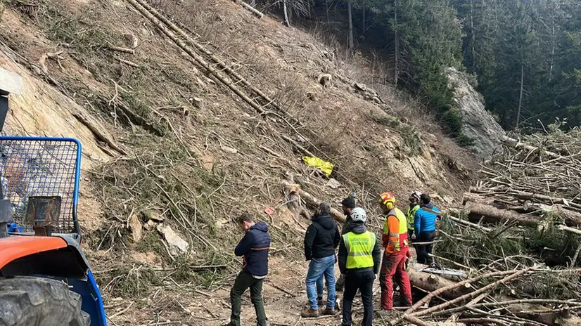 Soccorsi a Berzo Demo, dove le rocce hanno travolto tre operai