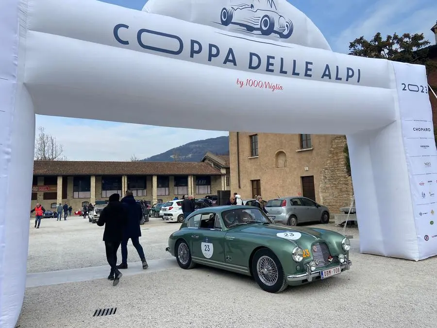 Auto storiche in partenza per la Coppa delle Alpi al Museo Mille Miglia