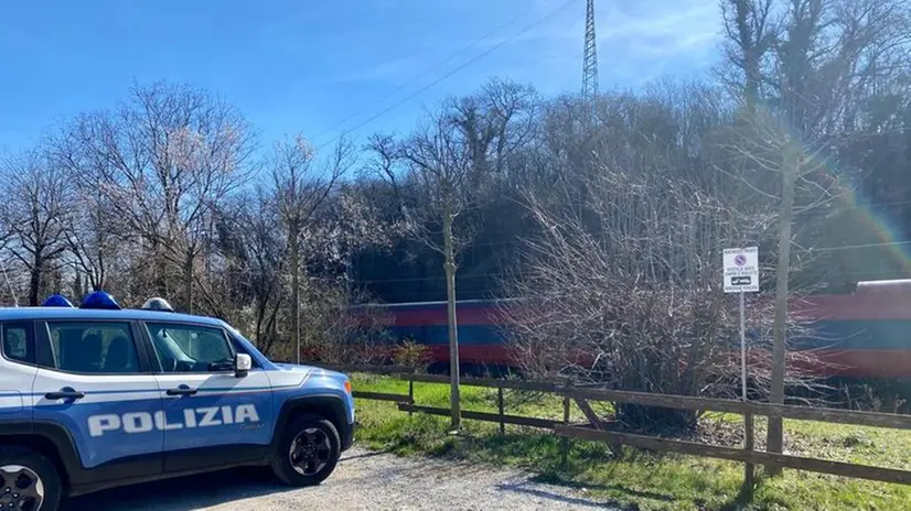 Tragico investimento ferroviario, donna muore travolta dal treno