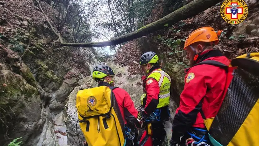 Esercitazione in forra a Tignale per il Soccorso Alpino