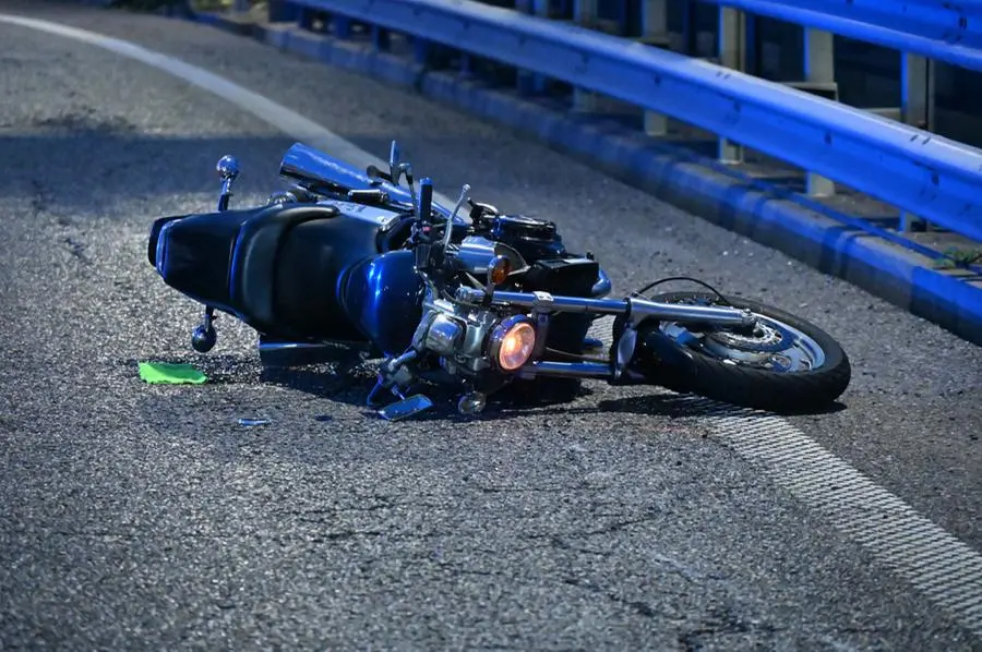 Lo scontro in Tangenziale fra l'auto della Locale e la moto