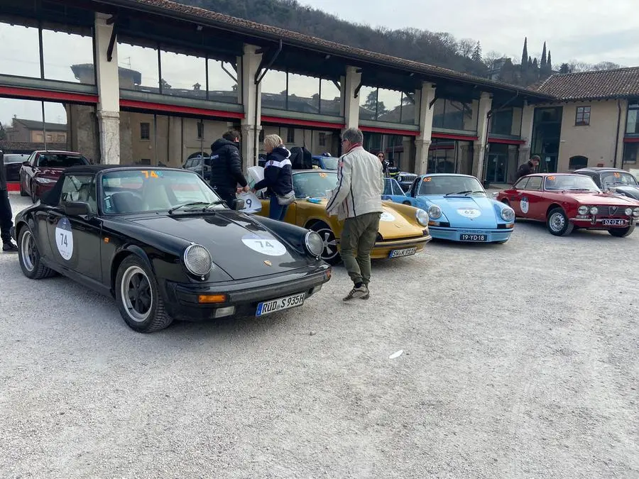 Auto storiche in partenza per la Coppa delle Alpi al Museo Mille Miglia