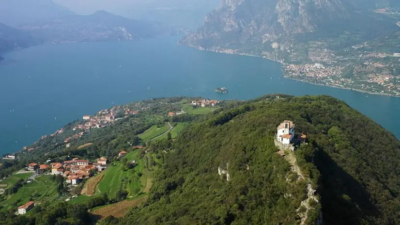 Dal santuario si può ammirare tutto il lago d'Iseo - © www.giornaledibrescia.it