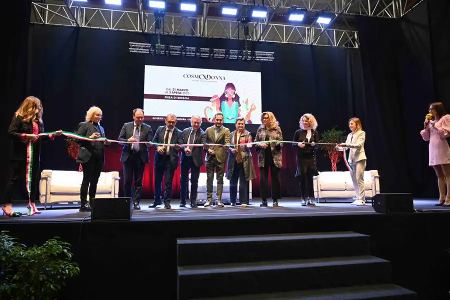 Cosmodonna per quattro giorni al Brixia Forum