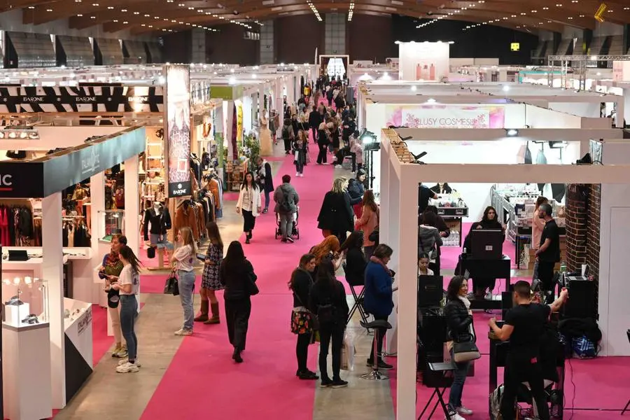 Cosmodonna per quattro giorni al Brixia Forum