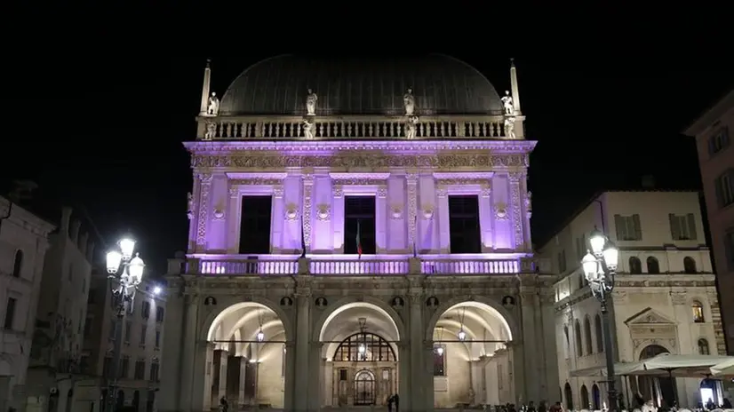 Stanotte la Loggia si tinge di lilla contro i disturbi alimentari