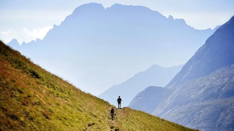 Sul sentiero in montagna: camminando a due passi dal cielo - Foto di Gabriele Biemmi tratta da zoom.giornaledibrescia.it