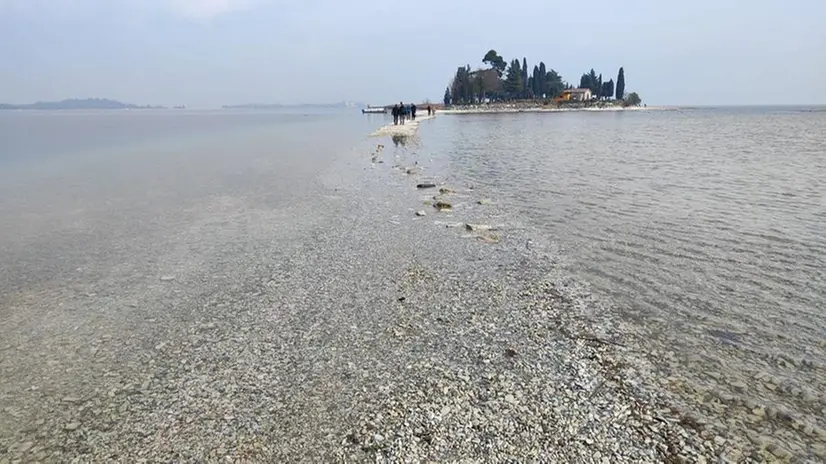 Il lago è tornato a far parzialmente sparire l'istmo dell'Isola dei Conigli