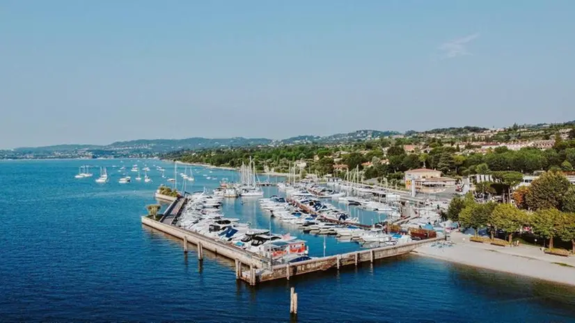 Il porto di Moniga: il progetto prevede la passeggiata fino al confine con Manerba - © www.giornaledibrescia.it