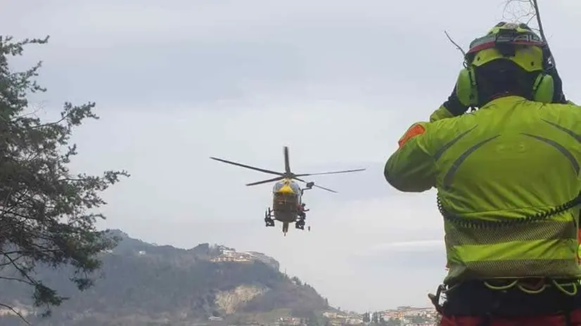 L'intervento di soccorso all'uomo scivolato a Tremosine