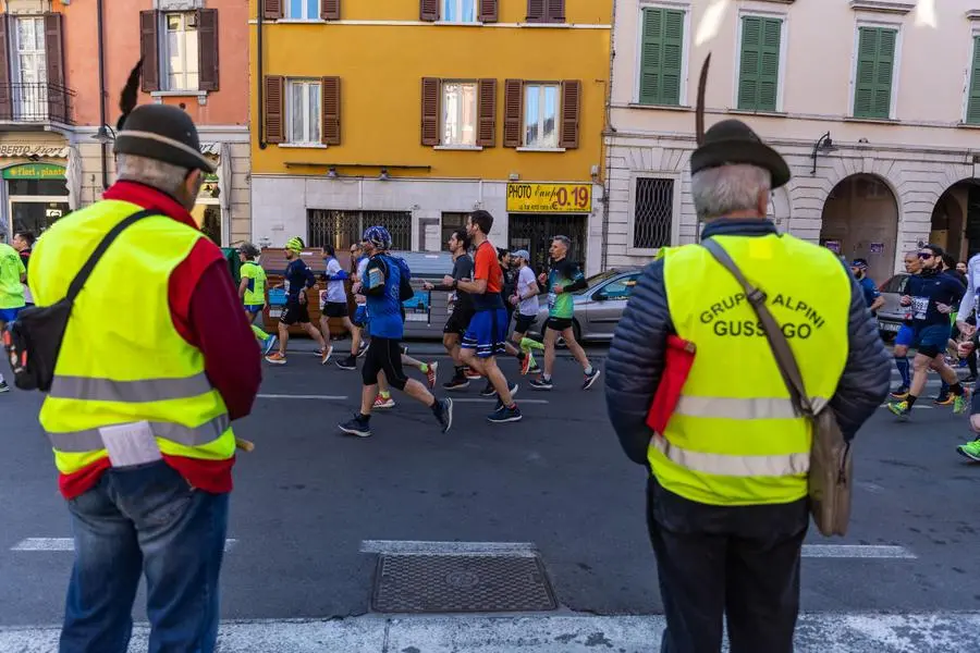 Bam: gli atleti della 42 chilometri di corsa per Brescia