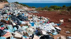 Montagne di rifiuti abbandonati - © www.giornaledibrescia.it