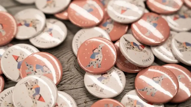 Le spille realizzate da LittlePinealice per raricomefranci