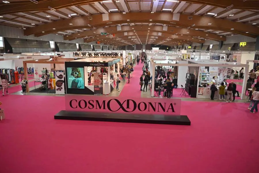 Cosmodonna per quattro giorni al Brixia Forum
