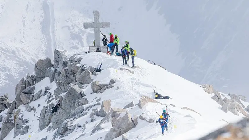 A Cresta Croce. Uno dei passaggi più suggestivi della gara - Foto Torri, Meneghello, Mariotti