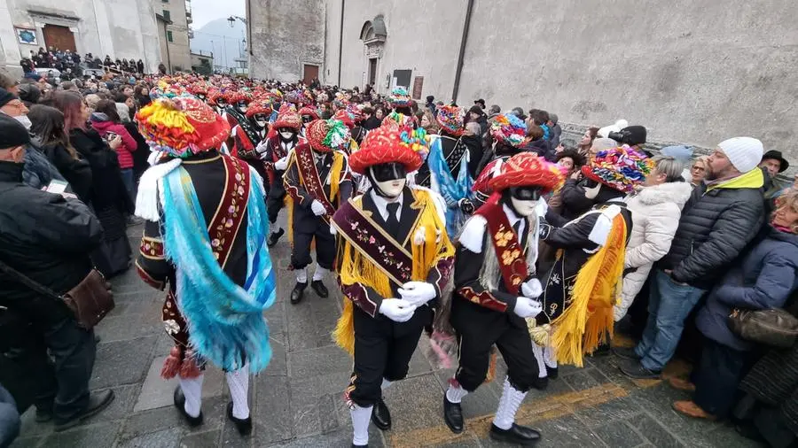 Le danze dei Balarì sul sagrato della chiesa di san Giorgio a Bagolino