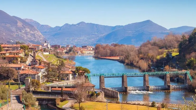 La traversa fluviale di Sarnico, nota come diga - Foto © Andrea Belussi per Visit Lake Iseo