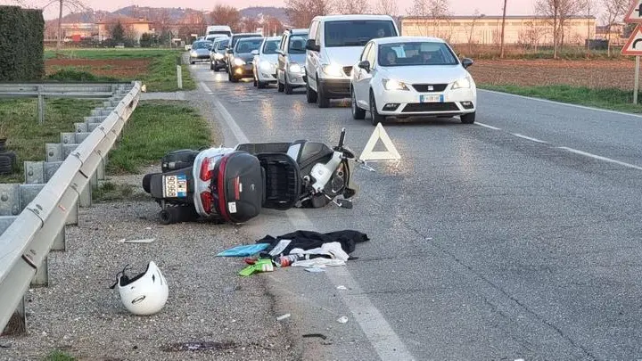 L'incidente in via Mantova a Montichiari - © www.giornaledibrescia.it