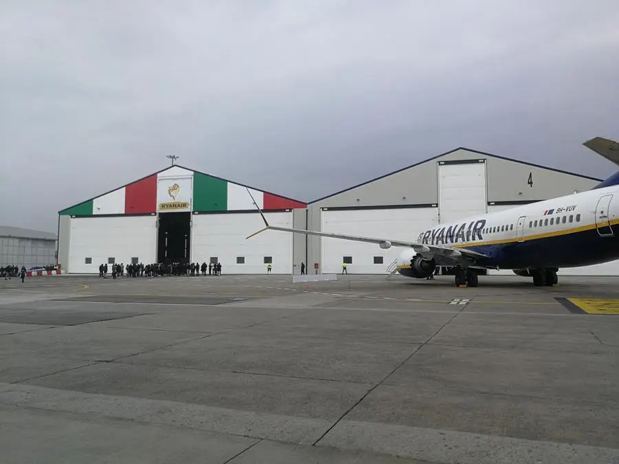 L'inaugurazione a Orio di due hangar Ryanair