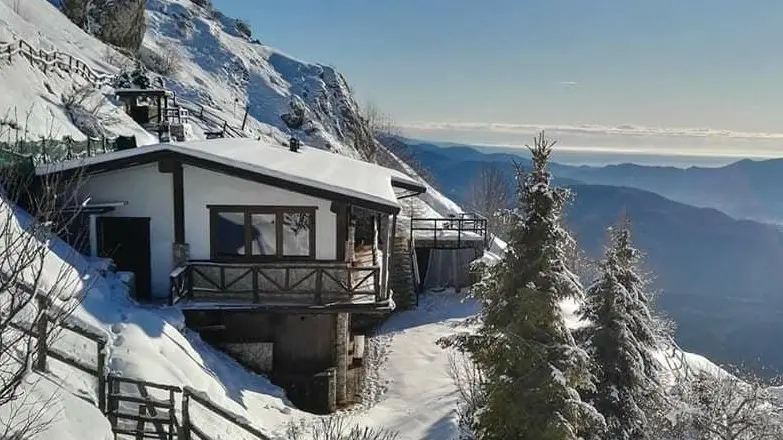 Nelle vicinanze del Rifugio Nasego si sviluppa una ferrata