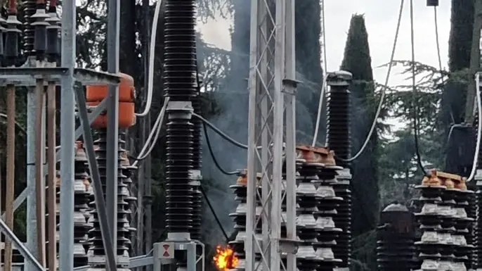 La centrale Enel in via Triste a Montichiari dove si è verificato il guasto - Facebook Marco Togni