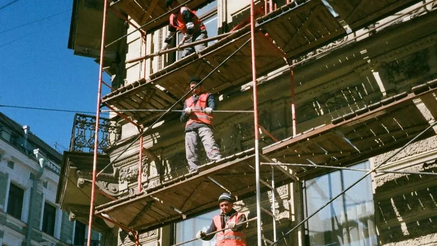 L’Istat stima in 12 milioni in tutta Italia gli edifici che dovranno raggiungere la classe energetica D da qui a dieci anni - © www.giornaledibrescia.it