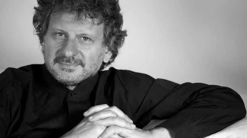 Il Maestro Manlio Benzi che dirigerà l'Orchestra del Teatro La Fenice al Grande - Foto dalla Fondazione del Teatro Grande di Brescia