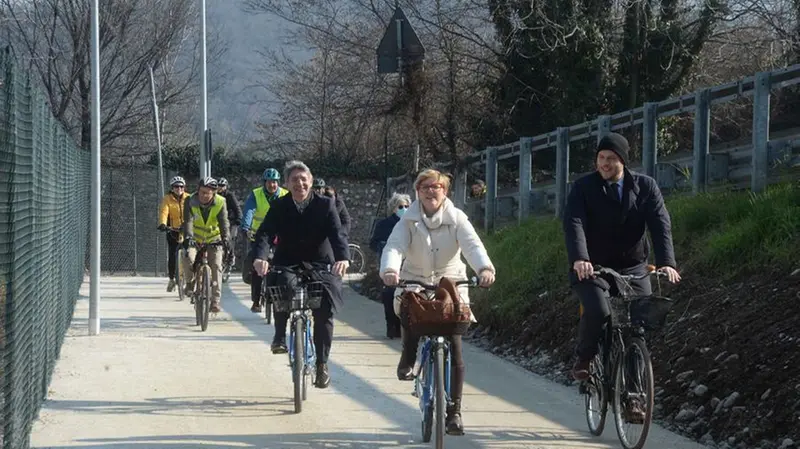 L'inaugurazione della nuova ciclopedonale in via Stretta
