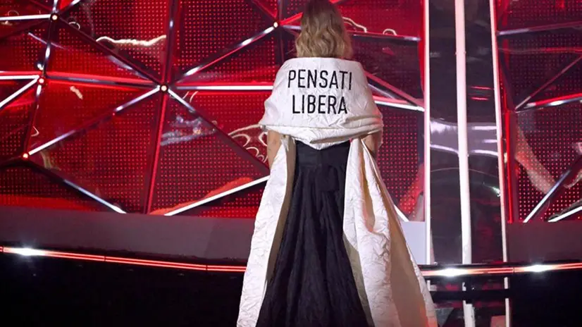 La prima serata di Sanremo con Mattarella e Benigni