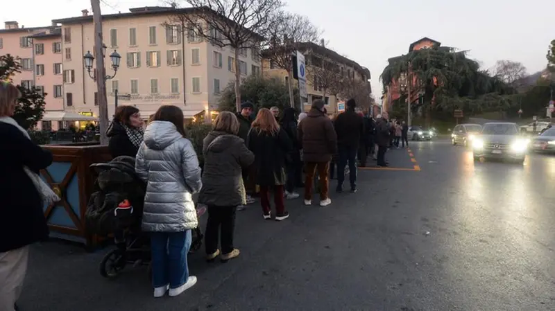 Folla in Castello per la Festa delle Luci
